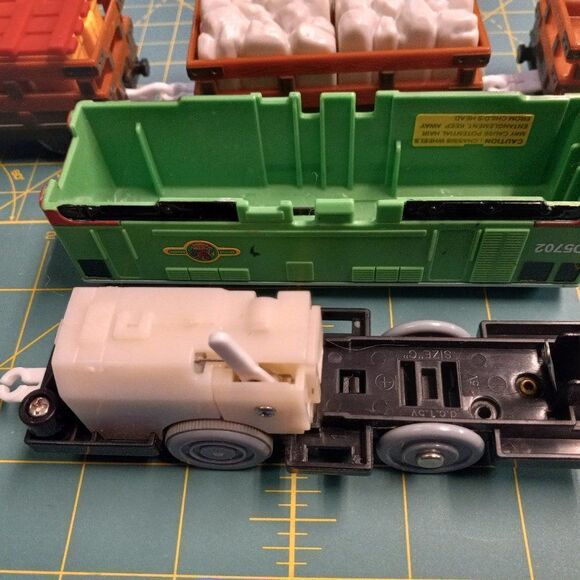 BoCo and (3) Narrow guage slate trucks - Picture 3 of 10